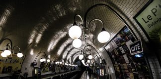 Bouche de métro. station : Cité