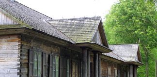 maison en bois à l'Est de l'Europe