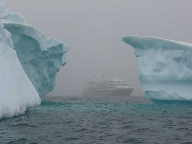 icebergs-tourisme antarctique dangers