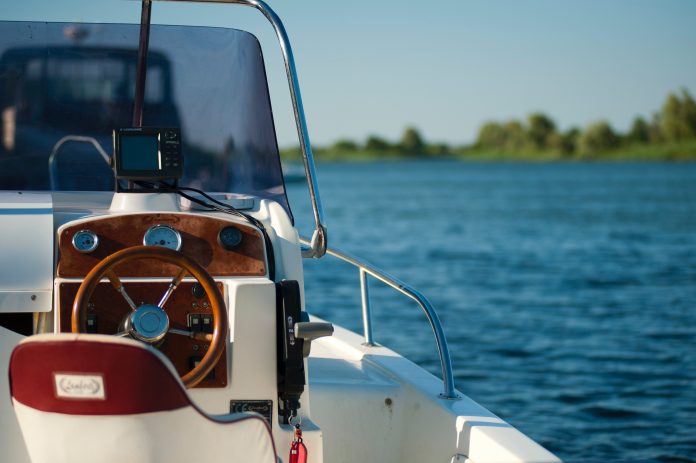 white-and-brown-boat-1007836